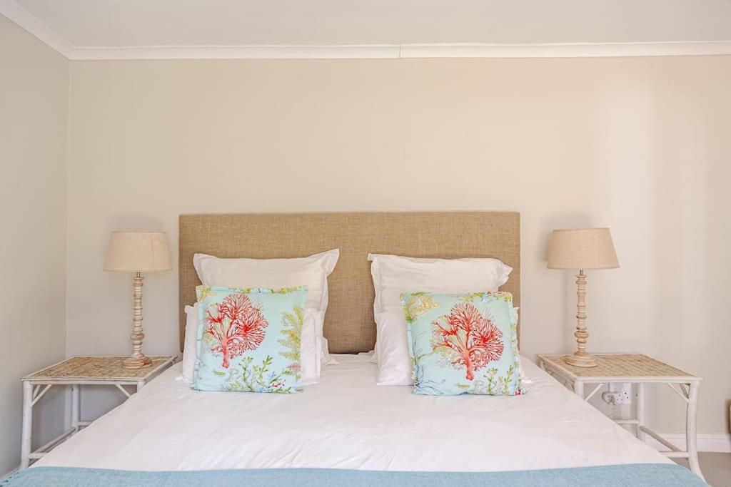La Petite Baleine Oceanfront Luxury Villa 드 켈더스 외부 사진
