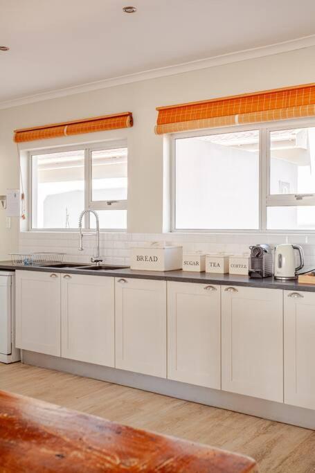 La Petite Baleine Oceanfront Luxury Villa 드 켈더스 외부 사진