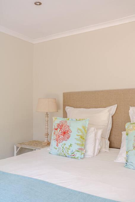 La Petite Baleine Oceanfront Luxury Villa 드 켈더스 외부 사진